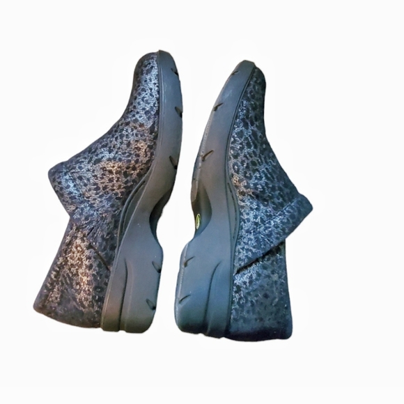 Align by Nurse mates slip on Animal print shoes. - Picture 3 of 8